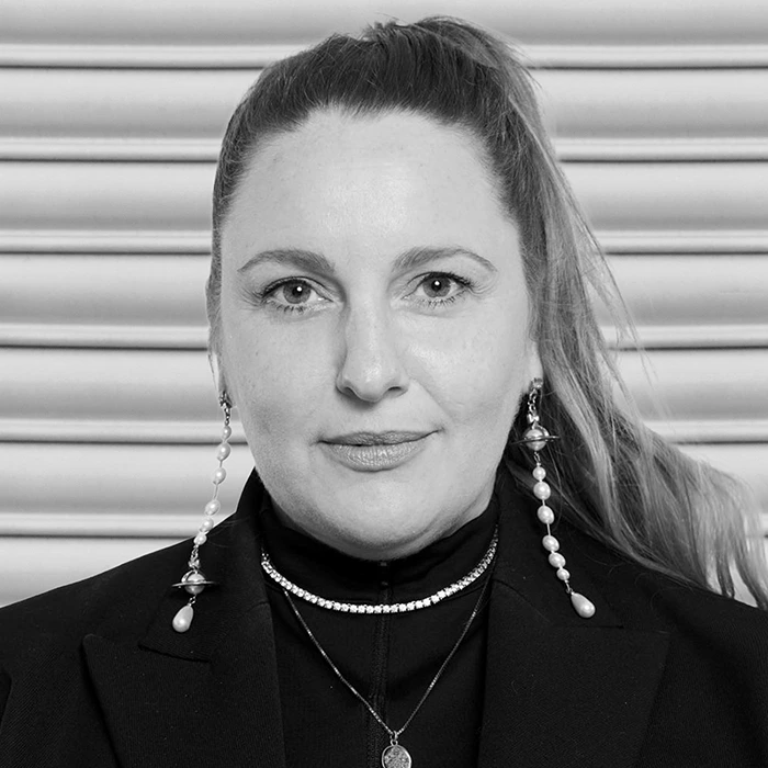  - CREATIVE COLOUR: THE ART OF HAIR DESIGN